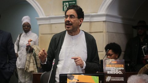 El senador del Pacto Histórico Iván Cepeda pidió a las autoridades esclarecer los recientes hechos de violencia registrados en el país. 