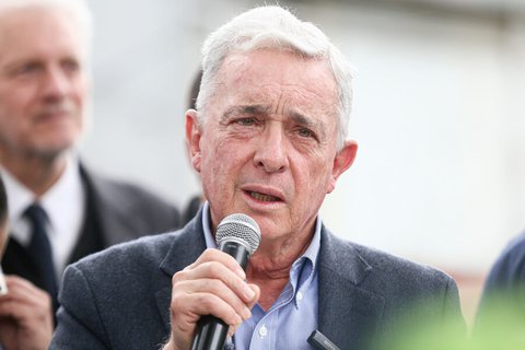 El expresidente Álvaro Uribe Vélez votó en Rionegro, Antioquia, y confirmó su apoyo a la candidatura de Abelardo de la Espriella. Crédito: Colprensa.