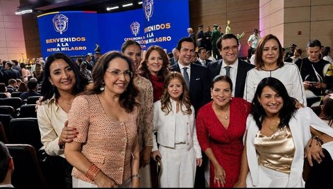 Los nuevos ministros del gobierno de De la Espriella, minutos antes de la posesión del mandatario