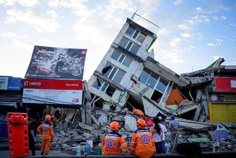 Imágenes de la destrucción provocada por el terremoto en Pereira y las acciones de rescate de víctimas